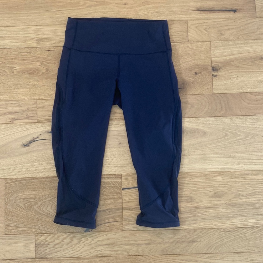 Lululemon Fresh In Mesh Crop (19")- midnight blue